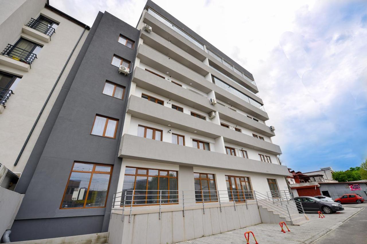 Sofia Cozy - Underground Private Parking Apartment *