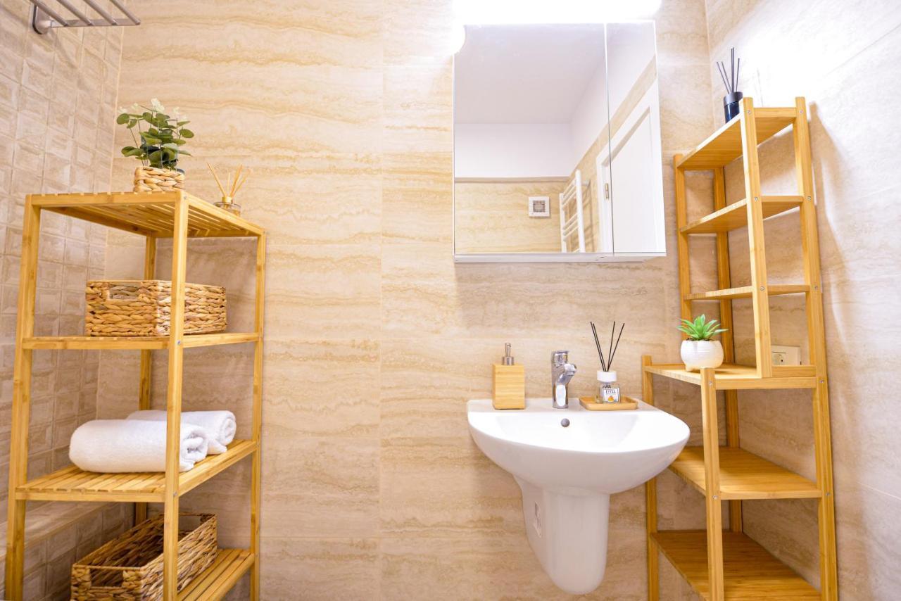 Sofia Cozy - Underground Private Parking Apartment *